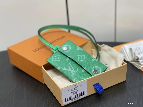 WIS Card Necklace-7.6*10*0.5CM Holder VUITTON LOUIS 0306